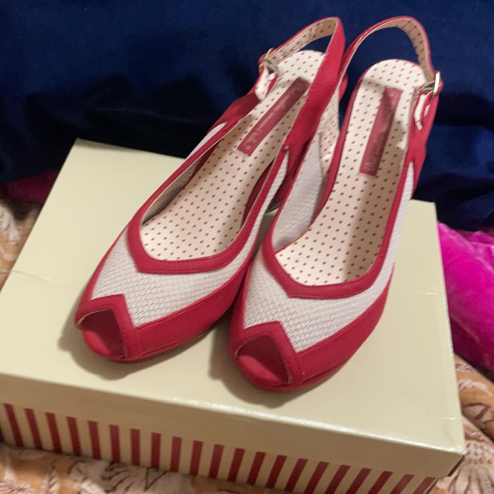 Bait footwear Red and off white Jasmine heels sz 9